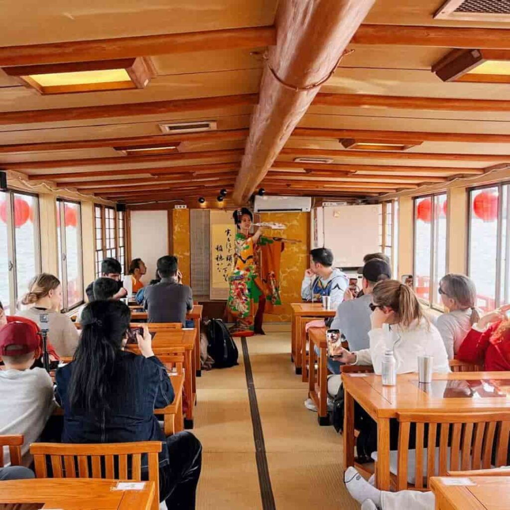 tokyo-houseboat-yakatabune-dinner