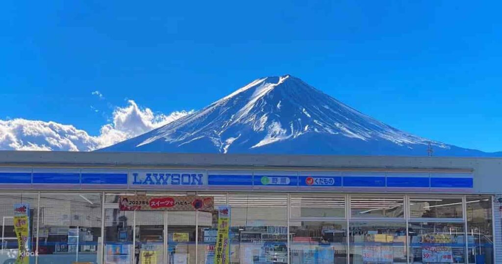 mount-fuji-tour-lawson-convenience-store