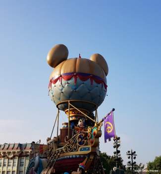 Parade float at Hong Kong Disneyland